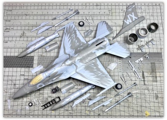 model_samolotu_F-16_do_samodzielnego_zlozenia.jpg 