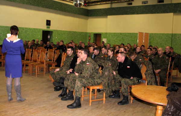 Pracownicy AMW na spotkaniu z żołnierzami w Żaganiu - zdjęcie 1 