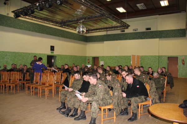 Pracownicy AMW na spotkaniu z żołnierzami w Żaganiu - zdjęcie 2 