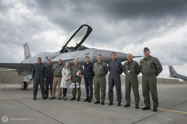 AMW oficjalnym patronem F-16 Tiger Demo Team - zdjęcie 1 