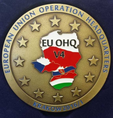 Medal dla AMW za wsparcie Dowództwa Operacyjno-Strategicznego Unii Europejskiej  - zdjęcie 1 