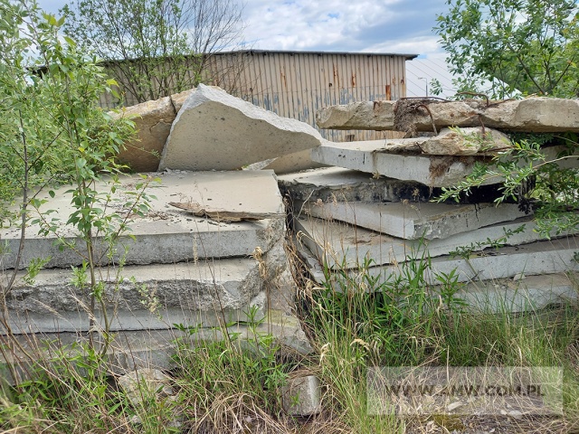 Odpady betonu oraz gruz betonowy z rozbiórek i remontów (zdemontowane płyty z infrastruktury drogowej oraz elementy przepustów) (kod odpadu 17 01 01) – pakiet o masie 18 000 kg 