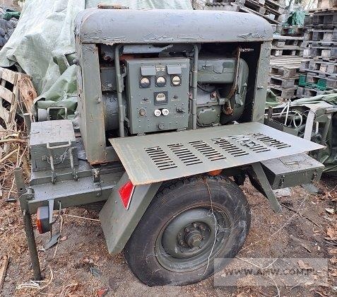 Elektrownia oświetleniowa EO-4 (niekompletna) z PAB-4-1-230-P, (4 kW, 230 V, 50 Hz) na przyczepie 1-os. 