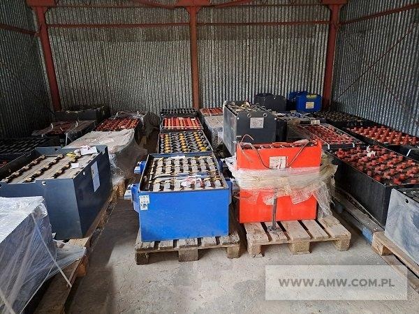 Zużyte baterie i akumulatory ołowiowe (kod odpadu 16 06 01*) Uwaga: Odpady stanowią baterie trakcyjne w obudowach plastikowych i metalowych. Ilość odpadów podana łącznie z obudowami, do odbioru ze zużytymi bateriami i akumulatorami. 