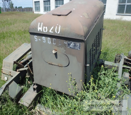 Zespół spalinowo-elektryczny PAB-4- 3/400/01/P1 na przyczepie 1-osiowej (nr fabr. 04900687, rok prod. 1990) 