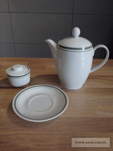 Porcelana - pakiet zawierający 5 poz. asort., w tym: imbryk porcelanowy „PASY” - 30 szt., musztardniczka-chrzaniczka z paskiem - 120 szt., spodek porcelanowy FI 14 cm „PASY” - 60 szt. 