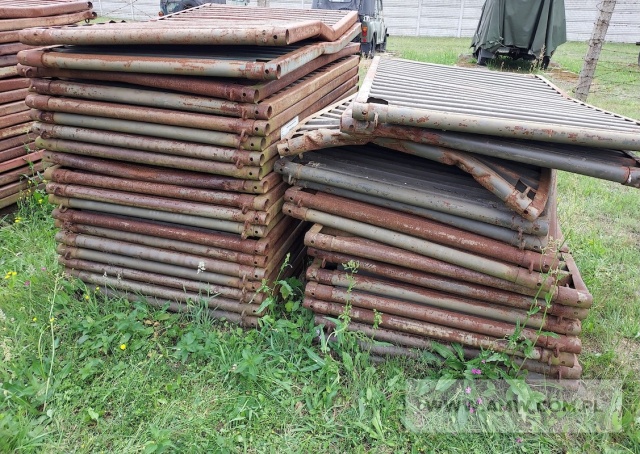 Pokrycie drogowe lekkie PDL (50 płyt z blachy falistej o wymiarach 160 x 100 x 6 cm, obramowanych ceownikiem, waga 1 płyty około 50 kg) 