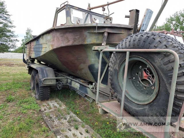 Kuter holowniczy KH-200 na przyczepie 2-os. PKH-200 (ład. 4,2 t) 
