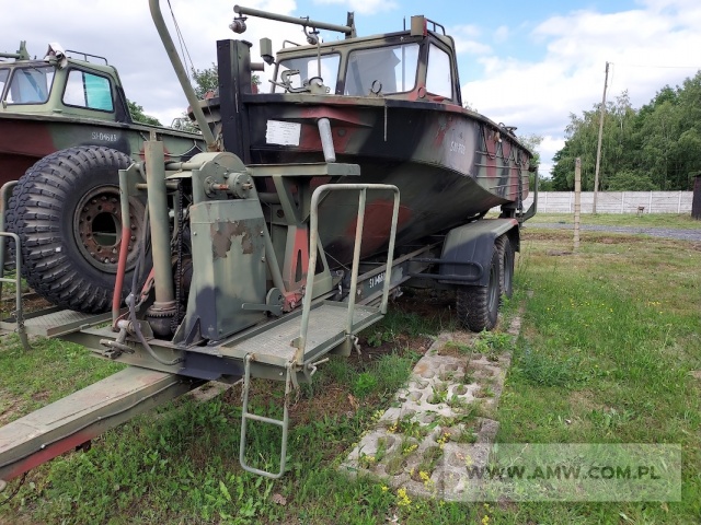 Kuter holowniczy KH-200 na przyczepie 2-os. PKH-200 (ład. 4,2 t) 