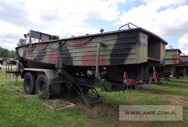 Kuter holowniczy KH-200 na przyczepie 2-os. PKH-200 (ład. 4,2 t) 