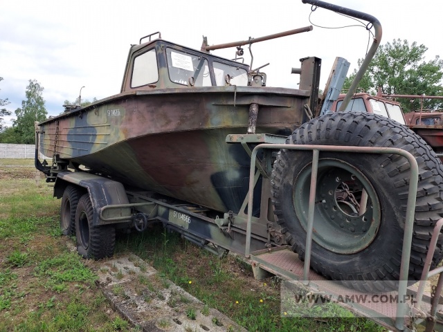 Kuter holowniczy KH-200 na przyczepie 2-os. PKH-200 (ład. 4,2 t) 