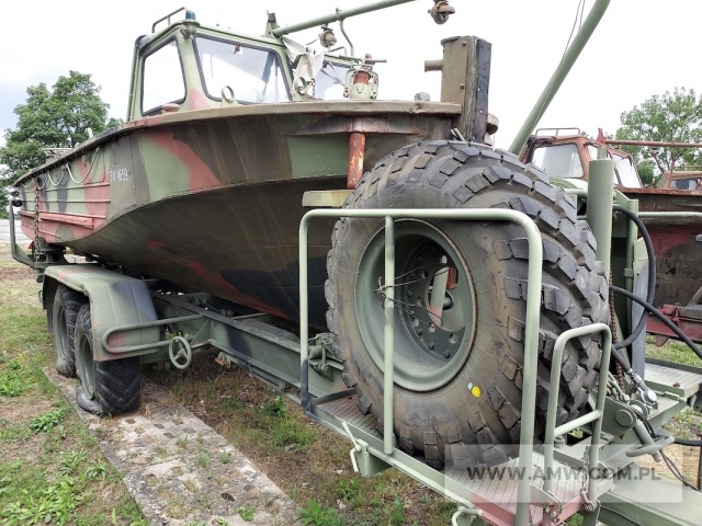Kuter holowniczy KH-200 na przyczepie 2-os. PKH-200 (ład. 4,2 t) 