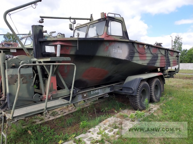 Kuter holowniczy KH-200 na przyczepie 2-os. PKH-200 (ład. 4,2 t) 