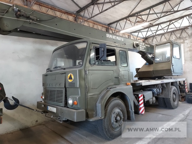 Żuraw samochodowy R-101 na samochodzie JELCZ 325 (udźwig 10 t) 