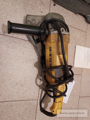 Narzędzia rolnicze i warsztatowe - pakiet zawierający 11 poz. asort. (wg oddzielnego wykazu), w tym m.in.: pług rolniczy 5-skibowy, rozsiewacz ciągnikowy, zwijarka do blachy, waga dziesiętna itp. 