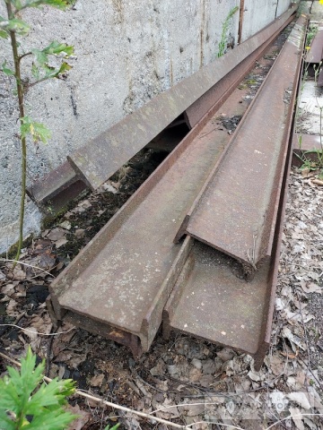 Elementy budowlane - pakiet zawierający 12 poz. asort. (wg oddzielnego wykazu), w tym m.in.: belki stropowe, dwuteownik, pustaki stropowe itp. 