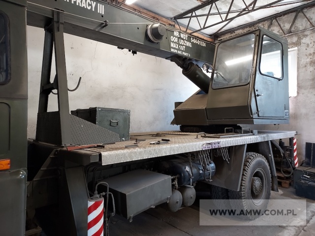 Żuraw samochodowy R-101 na samochodzie JELCZ 325 (udźwig 10 t) 
