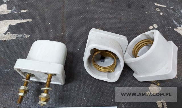 Elektryczne materiały eksploatacyjne - pakiet zawierający 9 poz. asort. (wg oddzielnego wykazu), w tym m.in.: skrzynka żeliwna typ WSPC-80, gniazda bezpiecznikowe, wstawki dolne 25A 500V itp. 