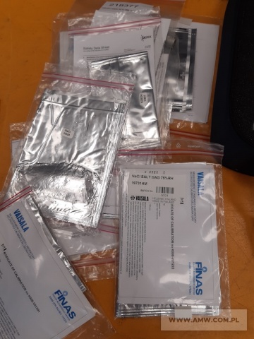 Sprzęt elektroniczny - pakiet 17 poz. asort. (wg oddzielnego wykazu), w tym m.in.: wtyczki, kable, zasilacze itp. 