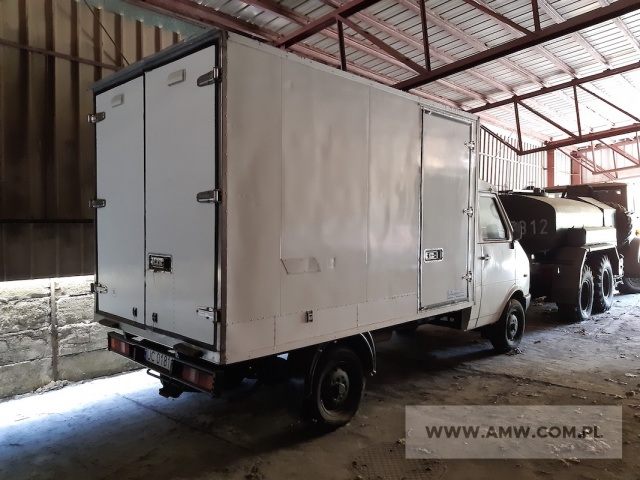 Samochód izotermiczny LUBLIN-0554 (ładowność 1 350 kg) 