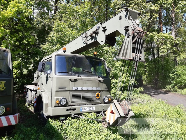 Żuraw R-101 na samochodzie JELCZ-325 (udźwig 10 ton) 