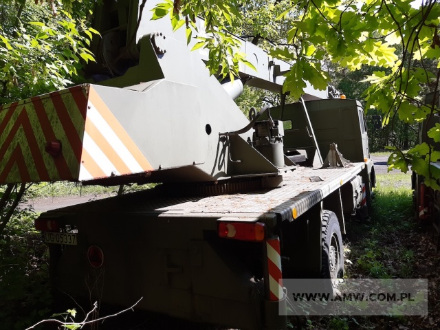 Żuraw R-101 na samochodzie JELCZ-325 (udźwig 10 ton) 