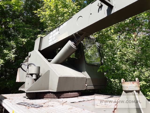Żuraw R-101 na samochodzie JELCZ-325 (udźwig 10 ton) 
