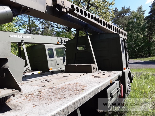 Żuraw R-101 na samochodzie JELCZ-325 (udźwig 10 ton, brak podstawek pod łapy stabilizujące prace dźwigu, brak lusterek) 