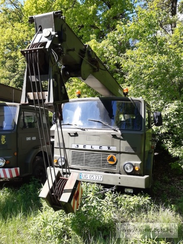 Żuraw R-101 na samochodzie JELCZ-325 (udźwig 10 ton) 