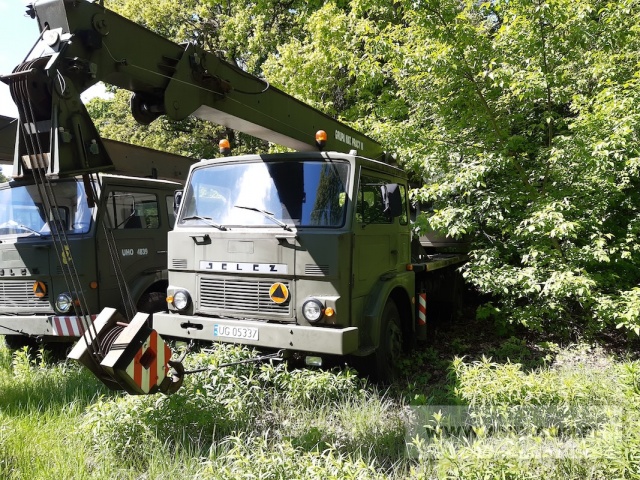 Żuraw R-101 na samochodzie JELCZ-325 (udźwig 10 ton) 