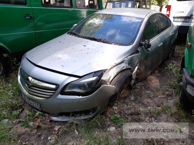 Samochód osobowy OPEL INSIGNIA COSMO 1.6T ECOTEC (powypadkowy, rozbity lewy przód samochodu oraz uszkodzony tylny zderzak) 