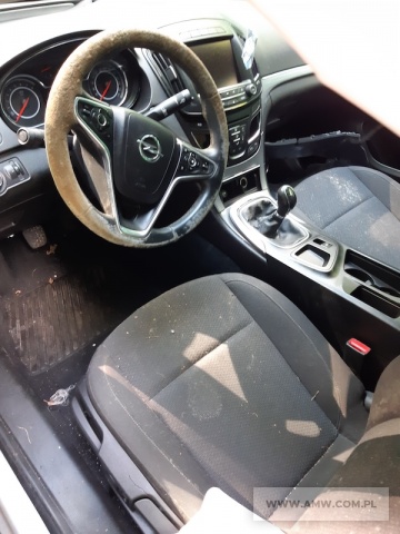 Samochód osobowy OPEL INSIGNIA COSMO 1.6T ECOTEC (powypadkowy, rozbity lewy przód samochodu oraz uszkodzony tylny zderzak) 