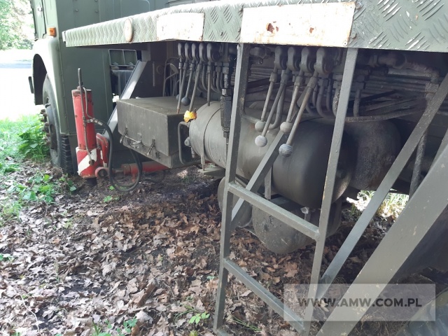 Żuraw R-101 na samochodzie JELCZ-325 (udźwig 10 ton, brak podstawek pod łapy stabilizujące prace dźwigu, brak lusterek) 