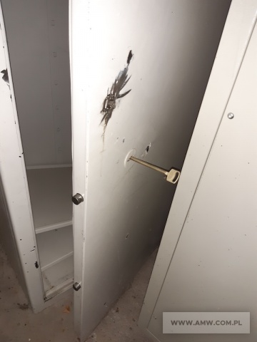 Sprzęt i akcesoria infrastruktury - pakiet zawierający 10 poz. asort. (wg oddzielnego wykazu), w tym m.in.: kasa pancerna WP1-11, butle stalowe, niszczarki itp. 