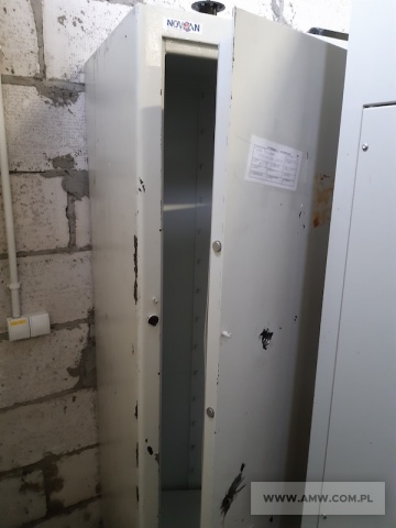 Sprzęt i akcesoria infrastruktury - pakiet zawierający 10 poz. asort. (wg oddzielnego wykazu), w tym m.in.: kasa pancerna WP1-11, butle stalowe, niszczarki itp. 