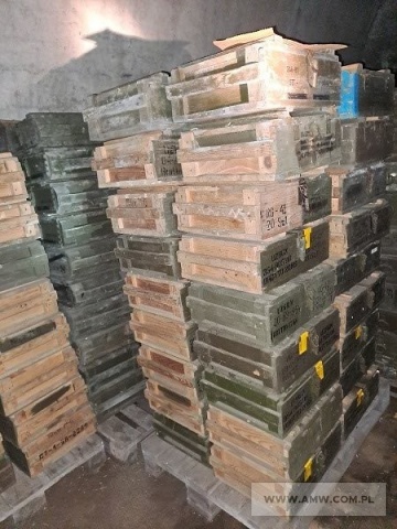 Skrzynie i opakowania drewniane różne (1.821 szt.) - pakiet zawierający 30 poz. asort. (wg oddzielnego wykazu), w tym m.in.: opakowania ramowe do min, skrzynie drewniane do granatów ręcznych, skrzynie drewniane do trotylu, skrzynie drewniane do pocisku rakietowego M-21 itp. 