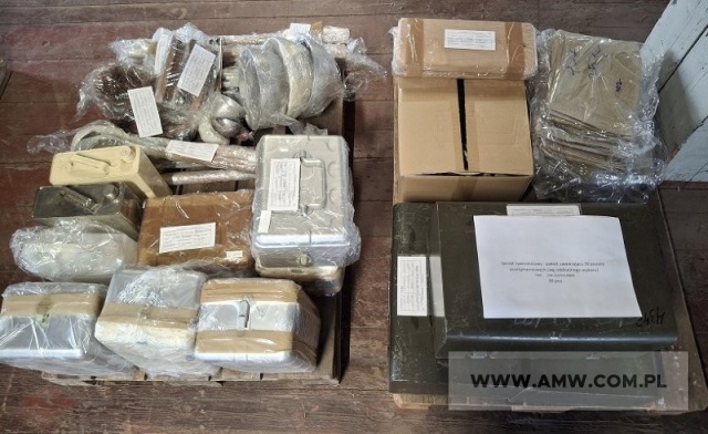Sprzęt żywnościowy- pakiet zawierający 30 poz. asort. (wg oddzielnego wykazu), w tym m.in.: wagi stołowe WPK-20, czerpaki, puszki aluminiowe, widelce kuchenne, worki lniane itp. 