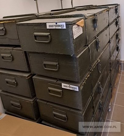 Zestaw urządzeń sanitarnych i sprzętu medycznego - pakiet zawierający 4 poz. asort., w tym: urządzenia sanitarne US-71 - 6 kpl., butla do gazów medycznych z adapterem - 1 szt., elektrokardiograf 3-kanałowy - 1 szt., statyw do wlewów i kroplówek składany - 2 szt.   