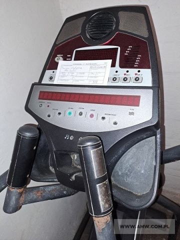 Sprzęt sportowy - pakiet zawierający 4 poz. asort. w tym: maszyna eliptyczna EVO CARDIO EL 600 - 1 kpl., rower poziomy RC 2000 - 1 kpl., prostownik selenowy BZM-24/66 - 1 szt., rower stacjonarny SPORTSART C572U - 1 kpl. 