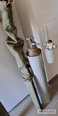 Zestaw urządzeń sanitarnych i sprzętu medycznego - pakiet zawierający 4 poz. asort., w tym: urządzenia sanitarne US-71 - 6 kpl., butla do gazów medycznych z adapterem - 1 szt., elektrokardiograf 3-kanałowy - 1 szt., statyw do wlewów i kroplówek składany - 2 szt.   