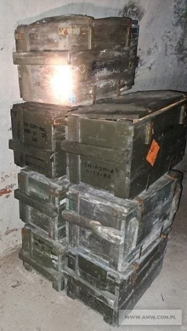 Skrzynie i opakowania drewniane różne (1.821 szt.) - pakiet zawierający 30 poz. asort. (wg oddzielnego wykazu), w tym m.in.: opakowania ramowe do min, skrzynie drewniane do granatów ręcznych, skrzynie drewniane do trotylu, skrzynie drewniane do pocisku rakietowego M-21 itp. 