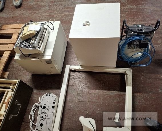 Sprzęt medyczny - pakiet zawierający 10 poz. asort. (wg oddzielnego wykazu), w tym m.in.: UNIT STOMATOLOGICZNY HD2000C, wywoływarka zdjęć RTG DURR DENTAL XR04, autoklawy, lampa bezcieniowa, reduktory tlenowe itp. 