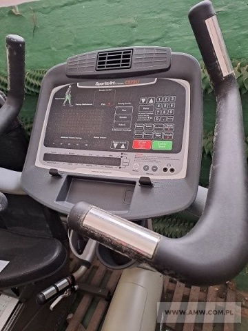 Sprzęt sportowy - pakiet zawierający 4 poz. asort. w tym: maszyna eliptyczna EVO CARDIO EL 600 - 1 kpl., rower poziomy RC 2000 - 1 kpl., prostownik selenowy BZM-24/66 - 1 szt., rower stacjonarny SPORTSART C572U - 1 kpl. 