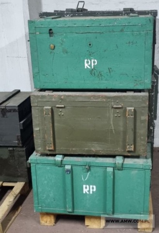 Skrzynie drewniane różne - pakiet zawierający 11 poz. asort. (wg oddzielnego wykazu), w tym m.in.: skrzynia specjalna do zestawu RP, skrzynia na odczynniki itp. 