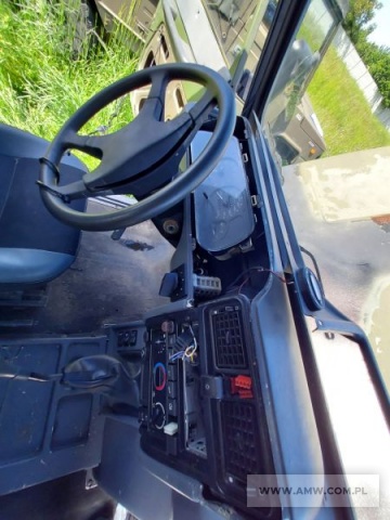 Samochód ciężarowo-osobowy wysokiej mobilności HONKER 2000 