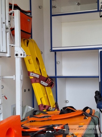 Samochód sanitarny 4-noszowy SCAM SM T 50 (z wciągarką i częściowym wyposażeniem) 