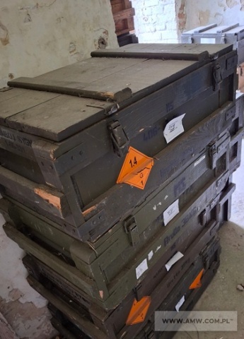 Skrzynie i opakowania drewniane różne (831 szt.) - pakiet zawierający 23 poz. asort. (wg oddzielnego wykazu), w tym m.in.: opakowania ramowe do PW-ŁWD, skrzynie drewniane do ładunków prochowych, skrzynie drewniane do petard, skrzynie drewniane do 125NB A-D 81 itp. 