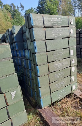 Skrzynie i opakowania drewniane różne (1.821 szt.) - pakiet zawierający 30 poz. asort. (wg oddzielnego wykazu), w tym m.in.: opakowania ramowe do min, skrzynie drewniane do granatów ręcznych, skrzynie drewniane do trotylu, skrzynie drewniane do pocisku rakietowego M-21 itp. 
