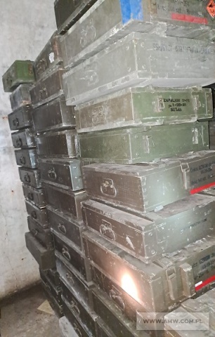 Skrzynie i opakowania drewniane różne (1.821 szt.) - pakiet zawierający 30 poz. asort. (wg oddzielnego wykazu), w tym m.in.: opakowania ramowe do min, skrzynie drewniane do granatów ręcznych, skrzynie drewniane do trotylu, skrzynie drewniane do pocisku rakietowego M-21 itp. 