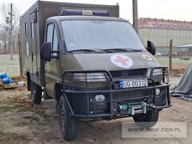 Samochód sanitarny 4-noszowy SCAM SM T 50 (z wciągarką i częściowym wyposażeniem) 